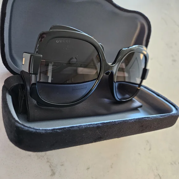 Gucci Black Oversized Sunglasses
